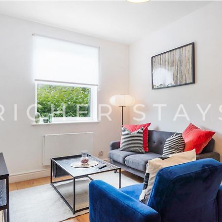 Stylish Canary Wharf Apt, Corporates And Tourists 런던 외부 사진